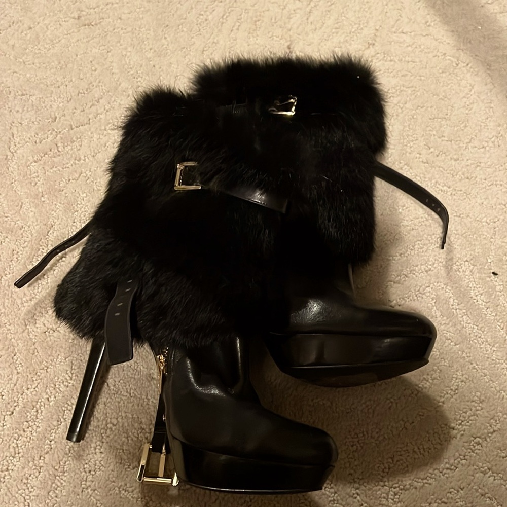 Black leather Booties with Fur